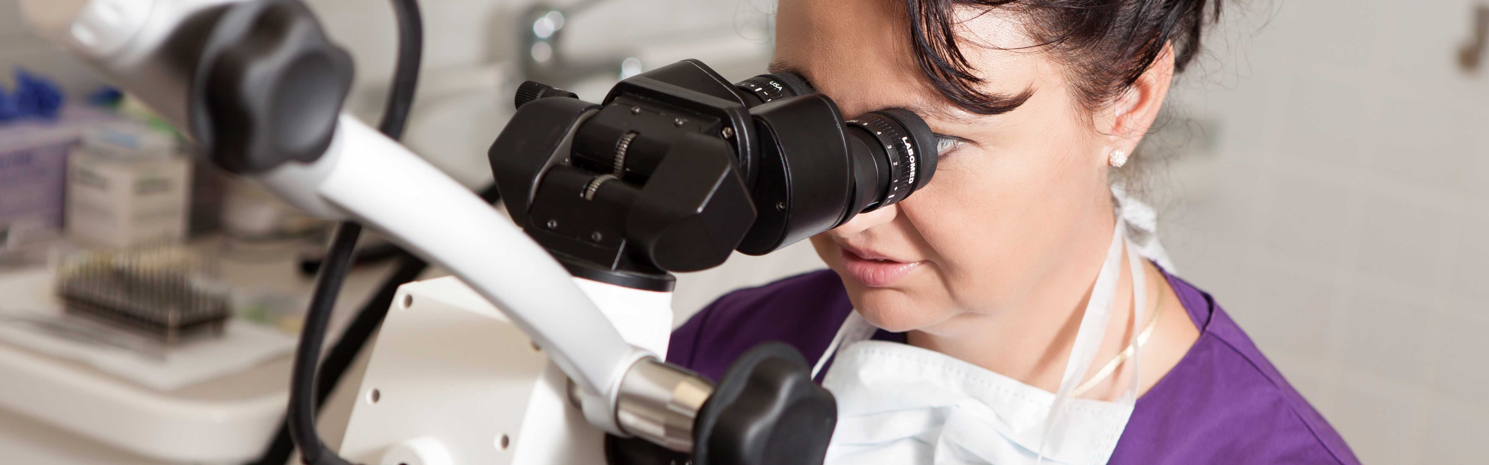 Traitement Raduculaire Sous Microscope Clinique Budapest